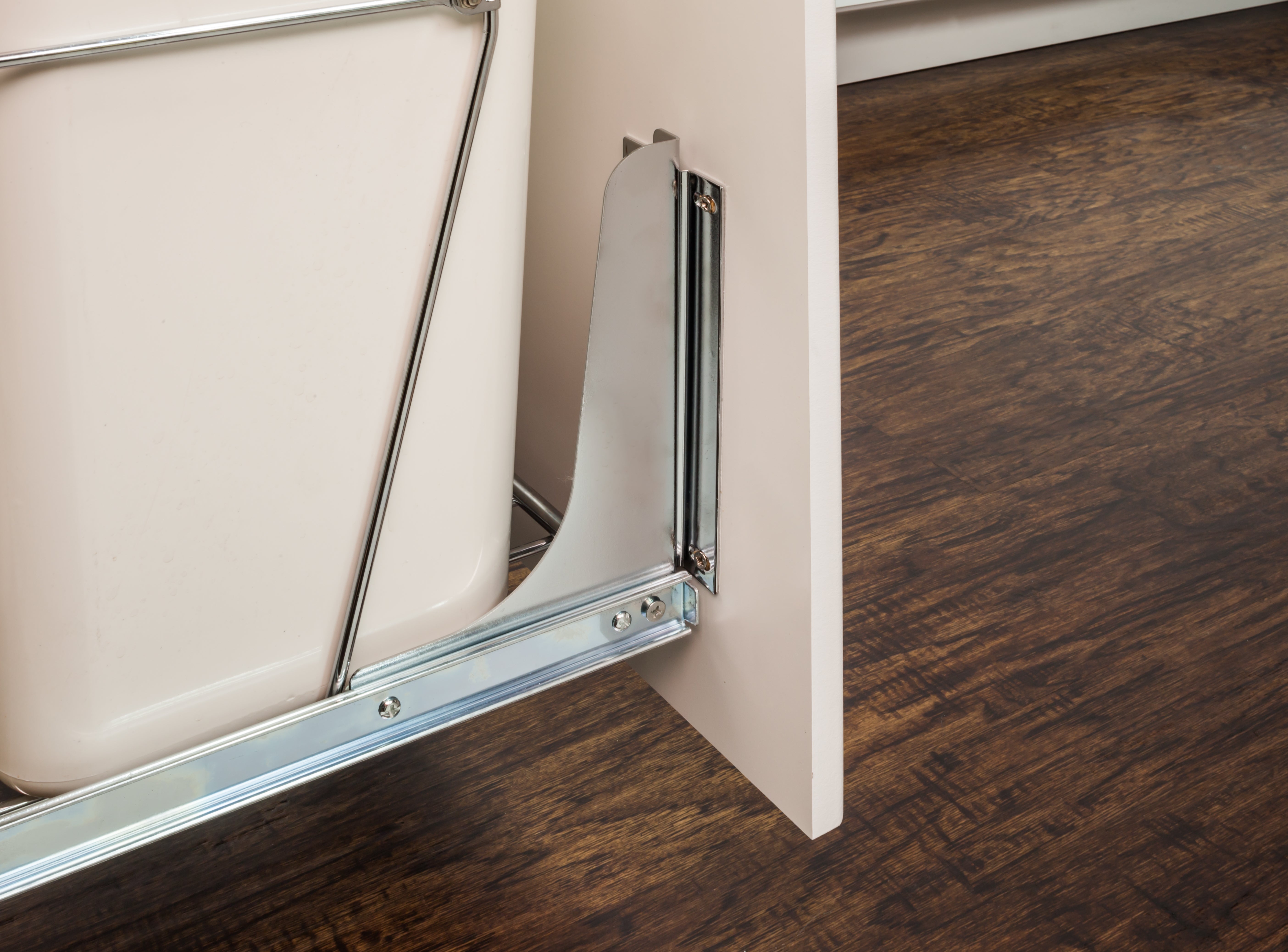 Polished Chrome Door Mounting Kit for CAN-EBM Series | KitchBath